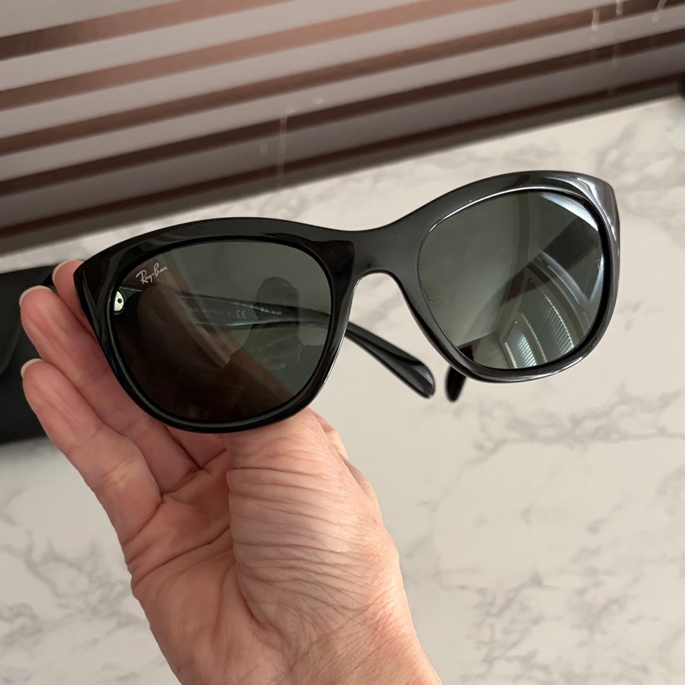 Ray-Ban Women's Black Frame Sunglasses with Dark Lenses - Picture 4 of 6